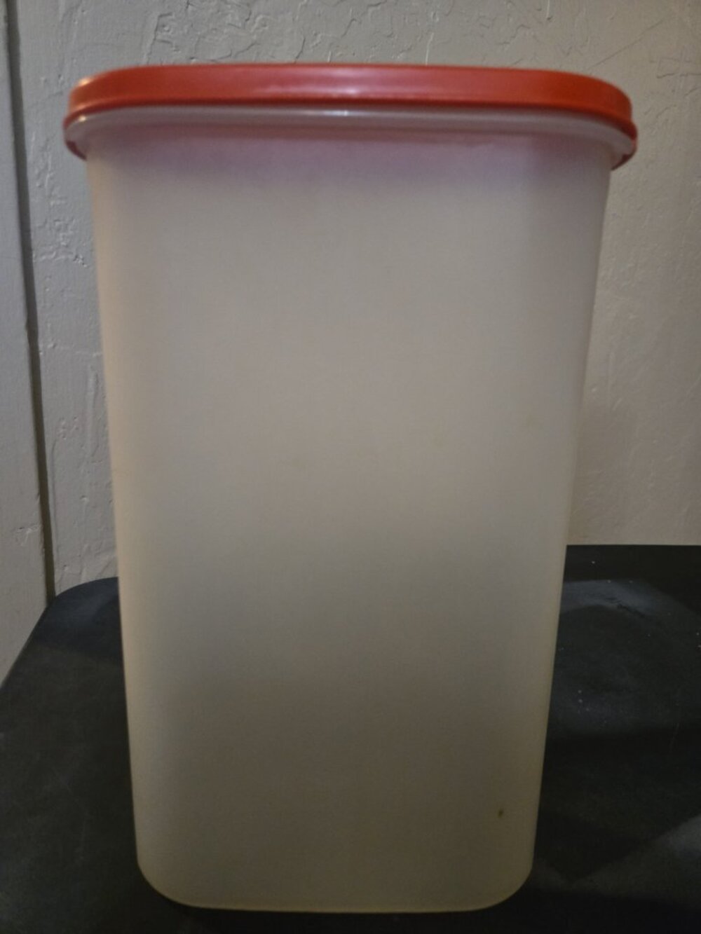 Tupperware Modular Mate 9 3/4 Cups - 2.3 Liters Container With Red Lid 1614 1616